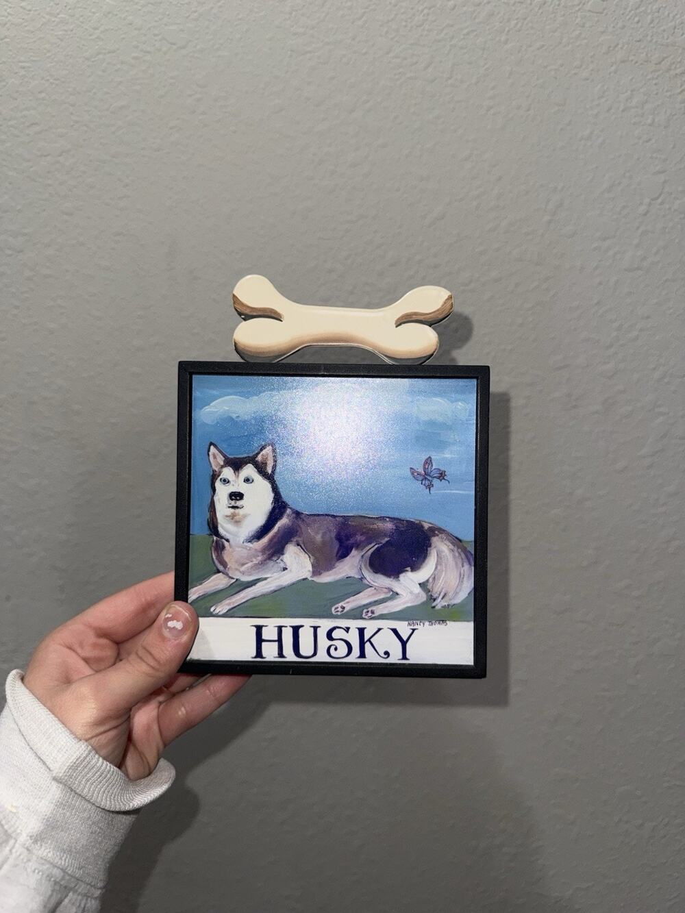 Nancy Thomas 2004 Siberian Husky Dog Hand Painted Wall Plaque 5 1/4" Folk Art